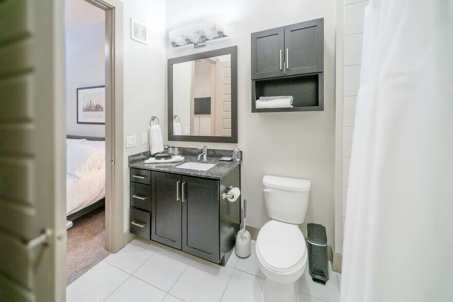 Building Photo - 1251 State St