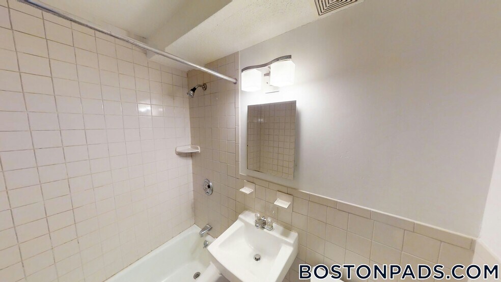 Building Photo - 14 Murdock St