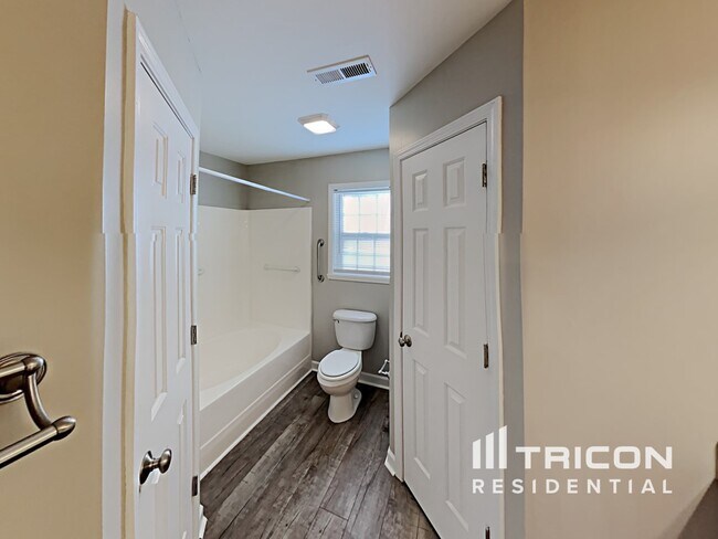 Building Photo - 4586 Woodway Dr