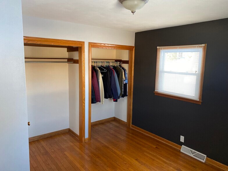 Building Photo - 808 Davis St