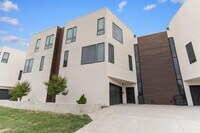 Building Photo - 3 Fyfer Pl