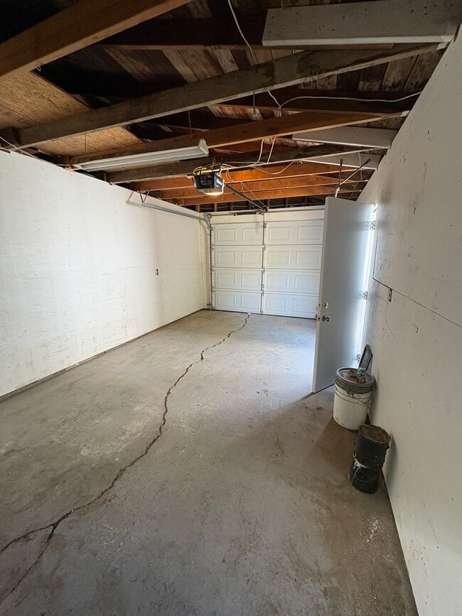 Building Photo - 1 + 1 Cottage  with Bonus Room, East End V...
