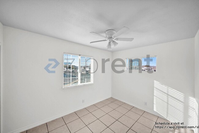 Building Photo - 301 Maxine Ave