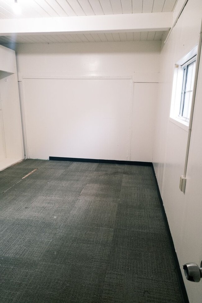 Building Photo - Menlo Park 3BR Home Near Meta, Dumbarton Bridge & Stanford – Large Yard + W/D