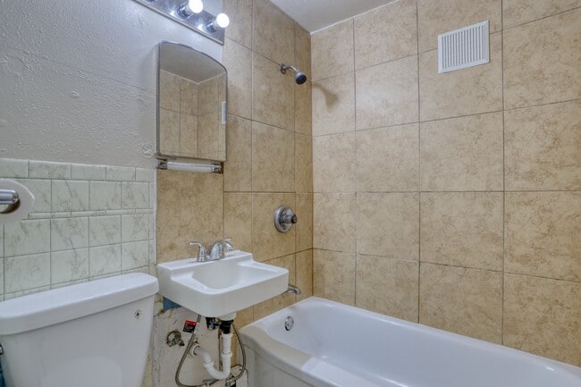 Building Photo - 911 4th St