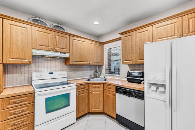 Building Photo - 4527 Carambola Cir S