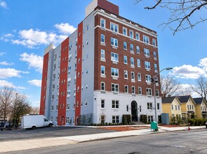 Building Photo - 106 N Grove St