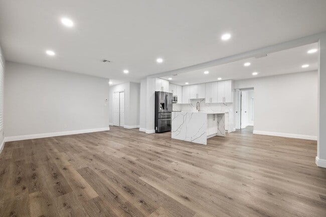 Building Photo - 2298 NE 4th Ave