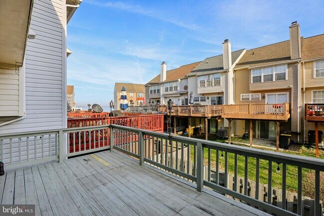 Building Photo - 1305 Riverwood Way