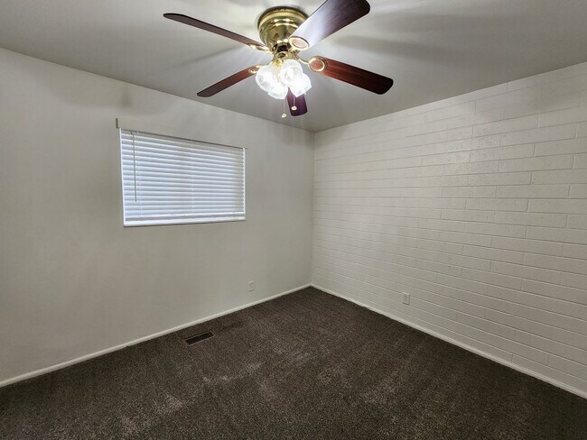 Building Photo - MetHigh (8Plex 2Bldg) ***