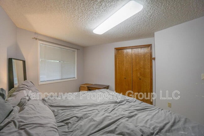 Building Photo - 2208 SE 130th Ave