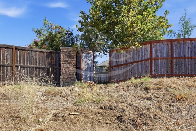 Building Photo - 2708 Woodfield Way
