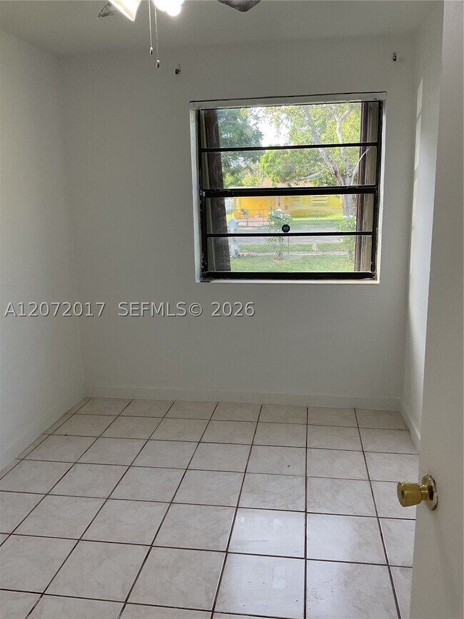 Building Photo - 1620 NW 128th St