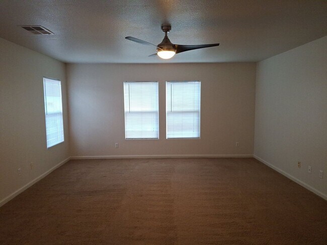 Building Photo - Lincoln Crossing, 2 Story 4 Bedroom, 2.5 bath, 2225sqft, Access to Lincoln Crossing Clubhouse Poo...