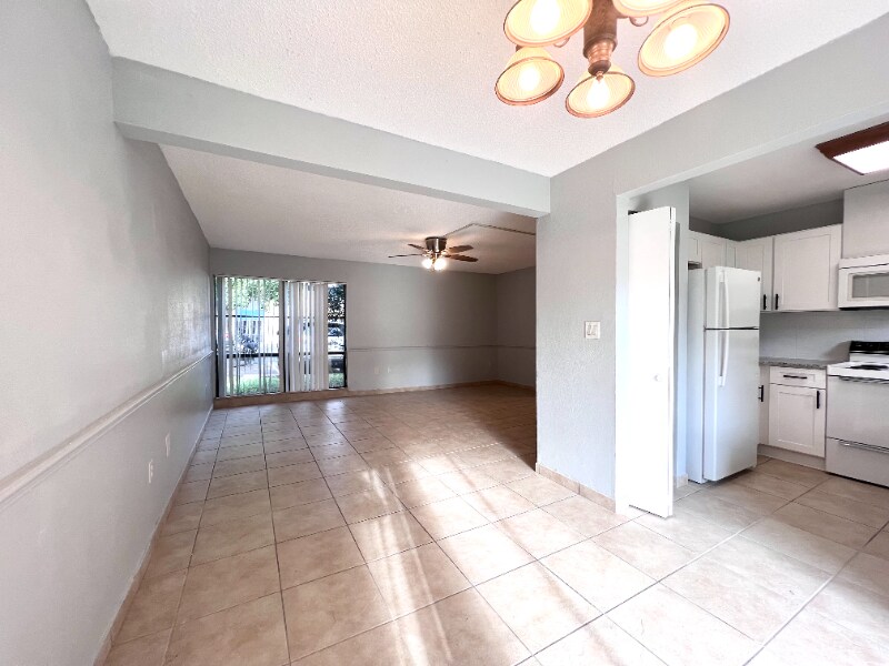 Building Photo - 2811 SW Archer Rd