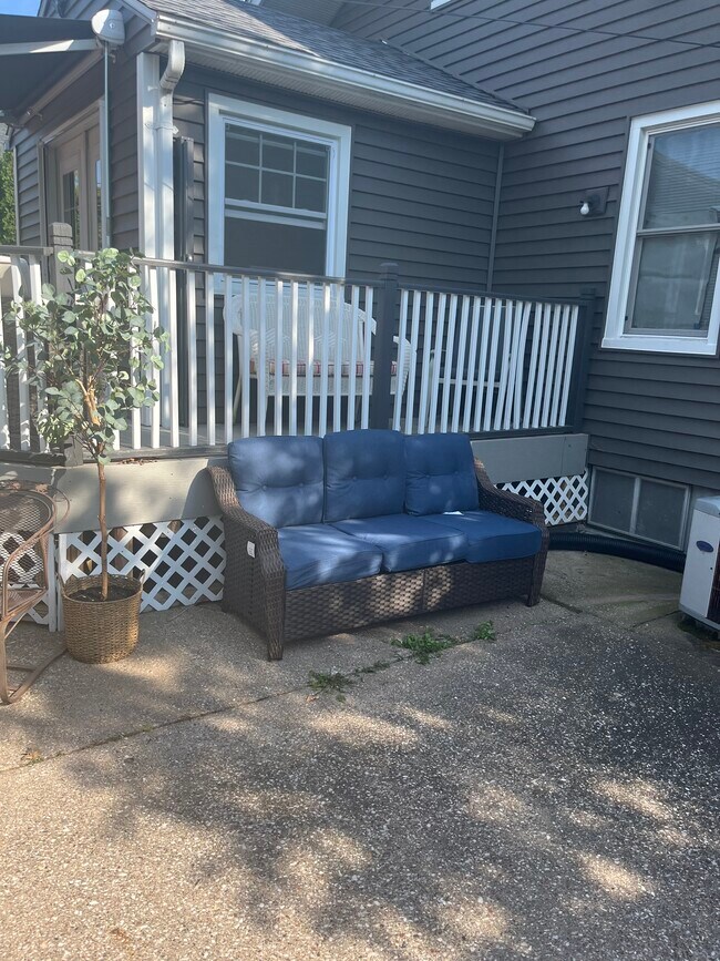 Building Photo - 2118 Elm St