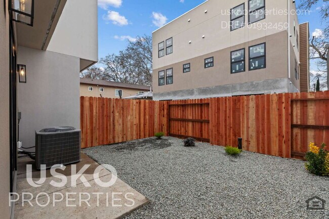 Building Photo - 2817 Democracy Alley