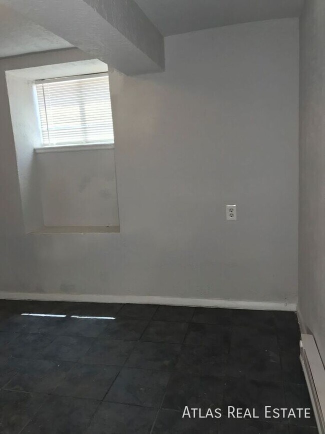 Building Photo - 1569 Lima St