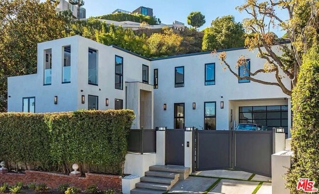 Building Photo - 1271 Sunset Plaza Dr
