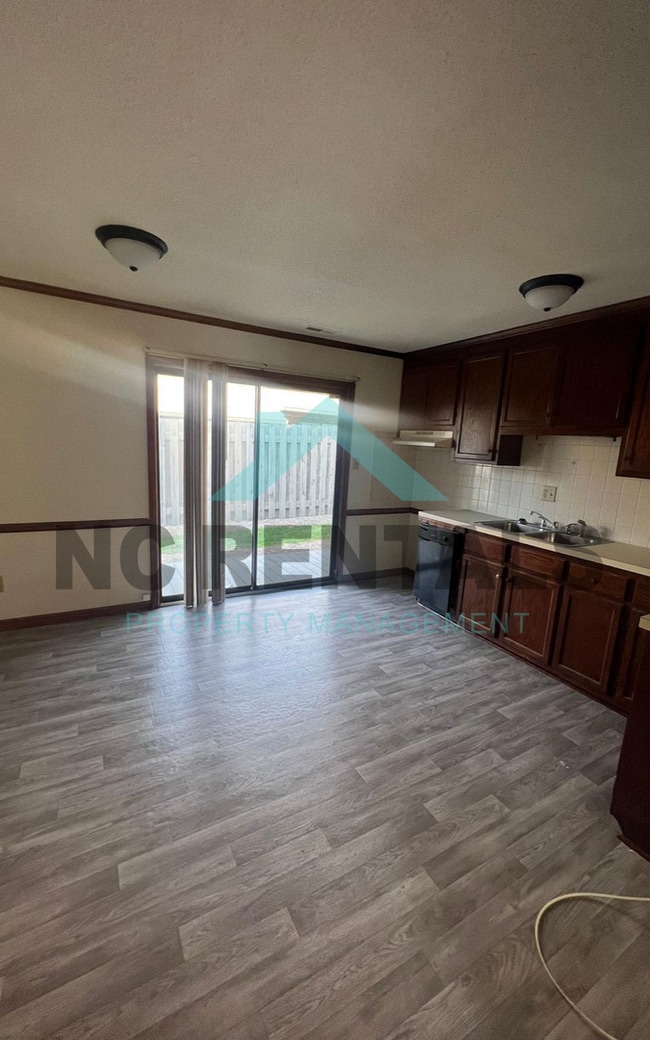 Building Photo - 340 Vista Cir