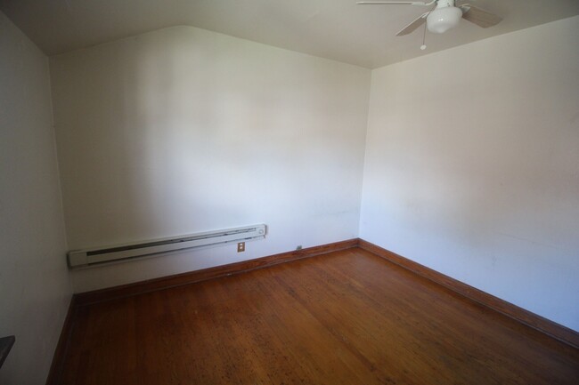 Building Photo - COMING SOON! Bright & Spacious 1-Bedroom U...