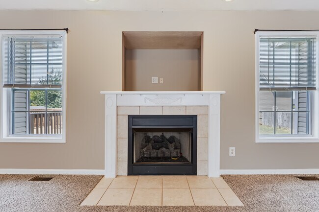 Building Photo - Flagstone Drive