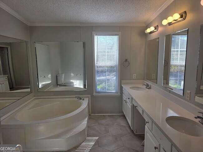 Building Photo - 203 River Oak Dr