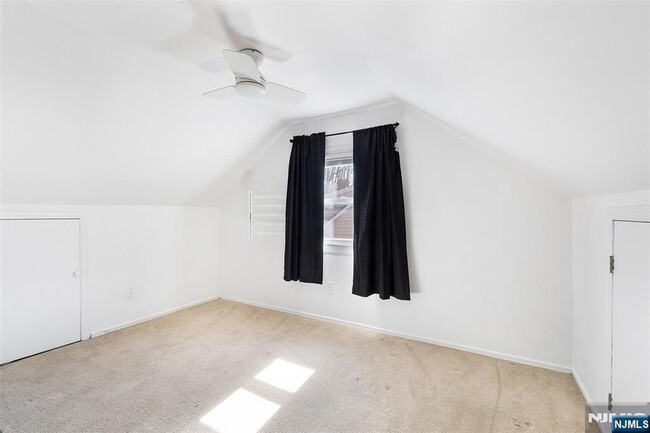 Building Photo - 83 Chestnut Hill Dr W