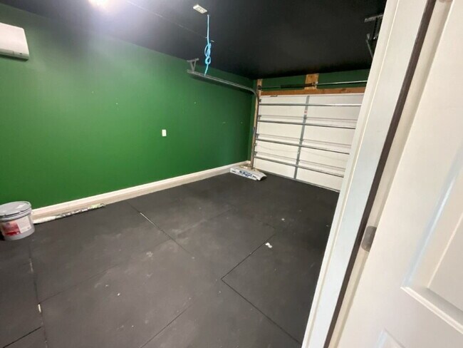 Building Photo - "Newly renovated 3-Bed, 2-Bath Home in Win...