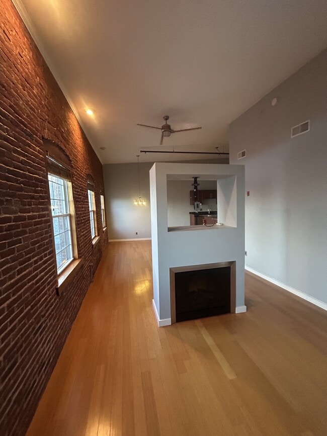 Building Photo - 1511 Main St