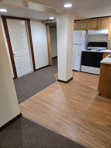 Building Photo - 535 Maple Ave