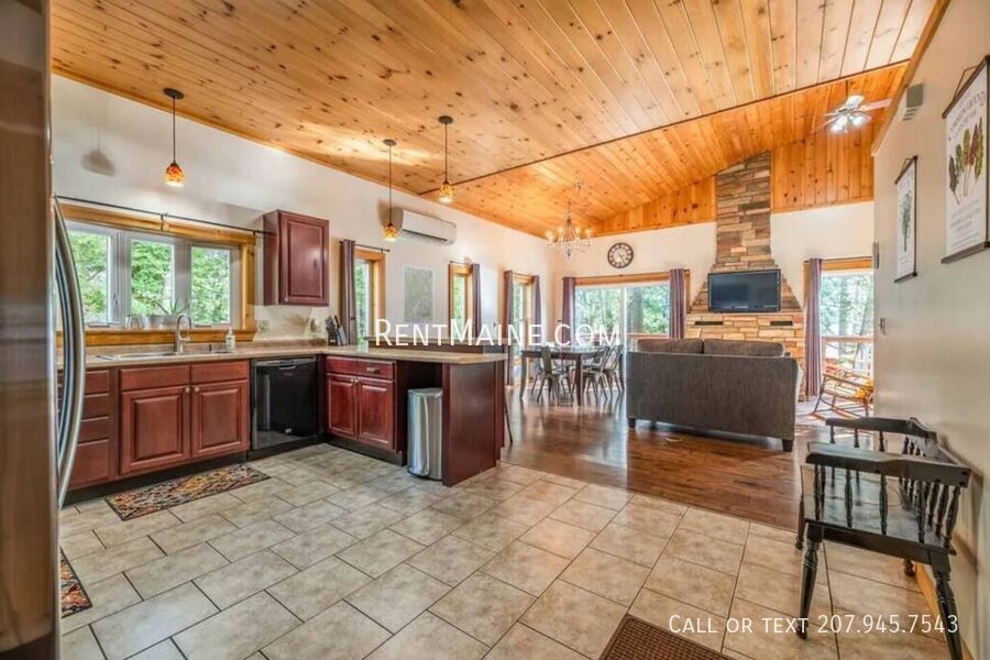 Building Photo - 10 Sand Beach Ln