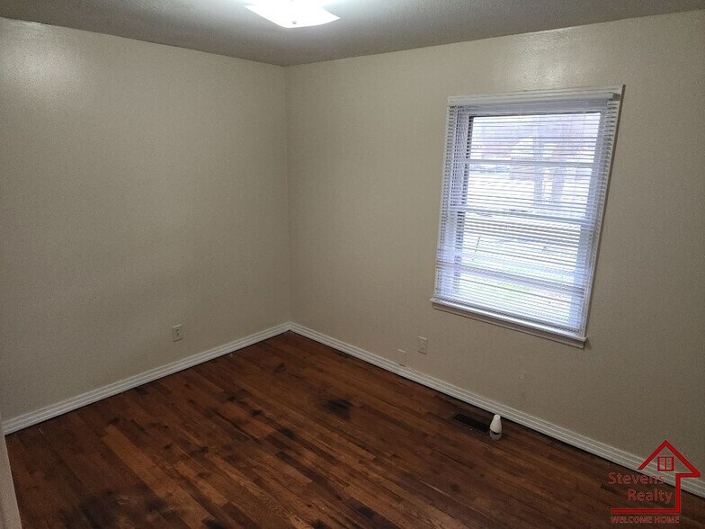 Building Photo - 1202 Pleasant View Dr