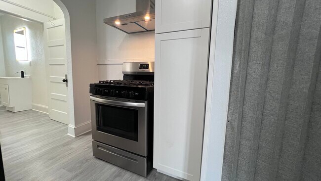 Building Photo - 1707 Holladay St