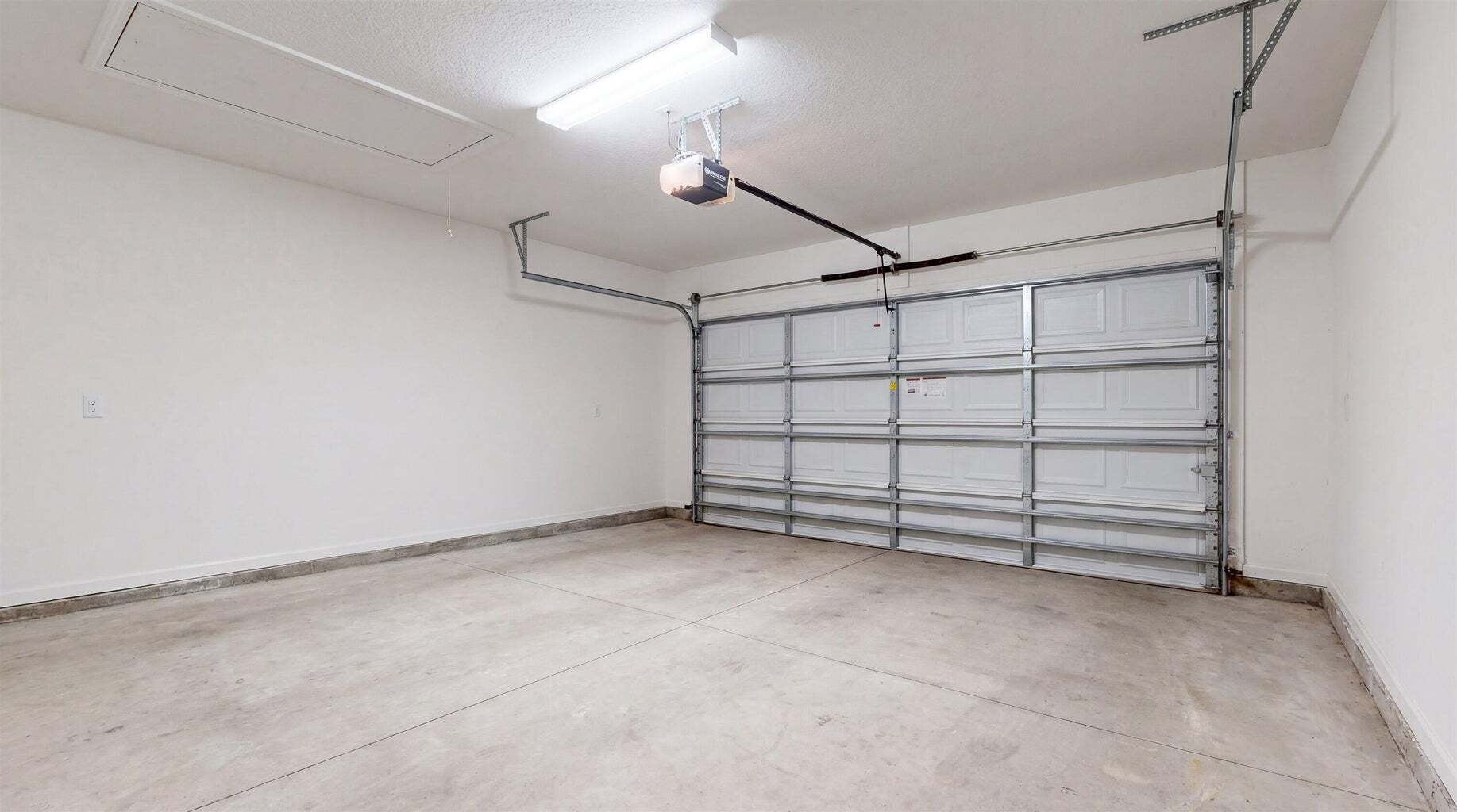Building Photo - 106 Fernwood Cres