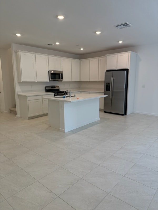 Building Photo - 1545 Layla St