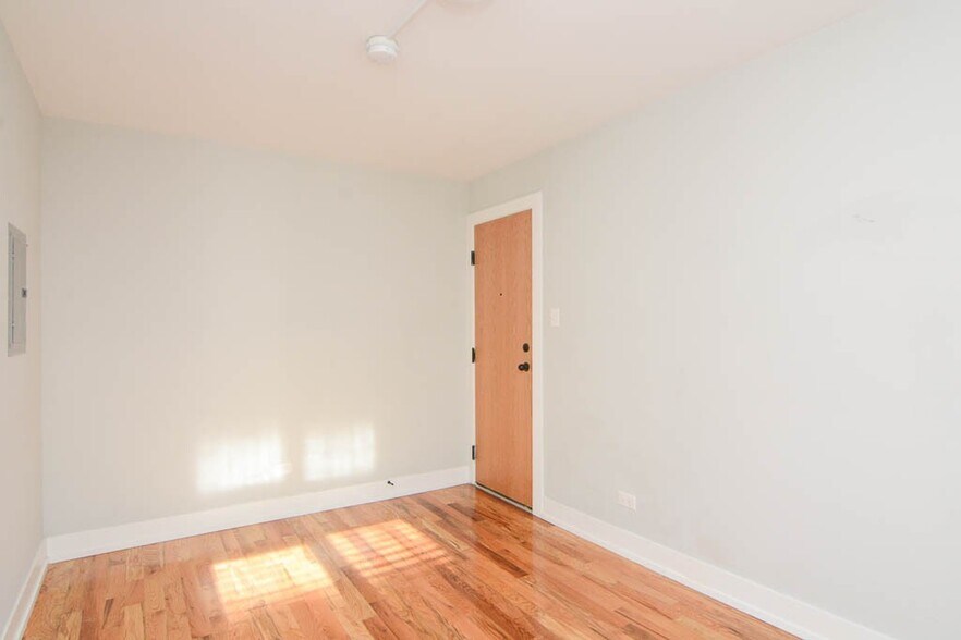 Building Photo - 2850 N Mildred Ave