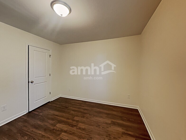 Building Photo - 20 Valley Brook Ct