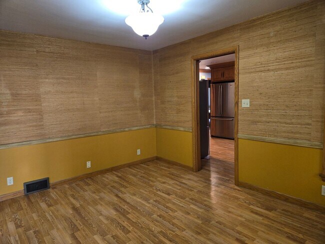 Building Photo - 132 Corll St