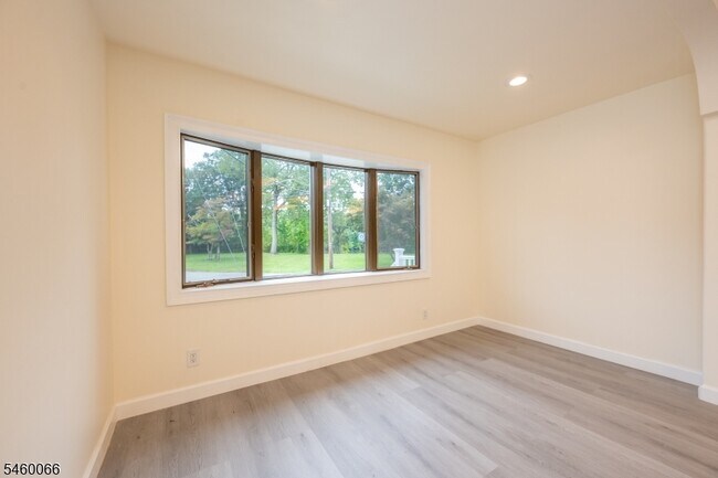 Building Photo - 58 Zeliff Ave