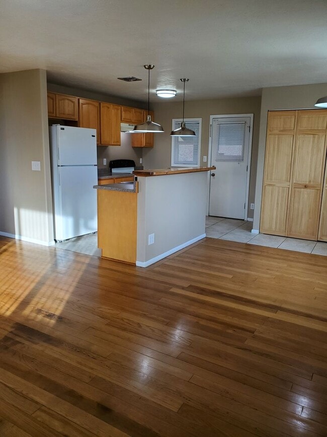 Building Photo - Charming 3 bedroom 1 bath Sheridan Park/Ma...