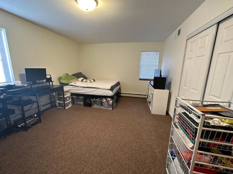 Building Photo - 516 6th St S