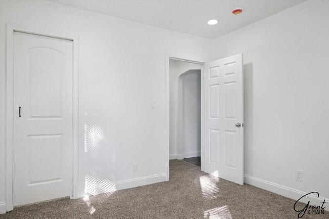 Building Photo - 4 bedroom $1550