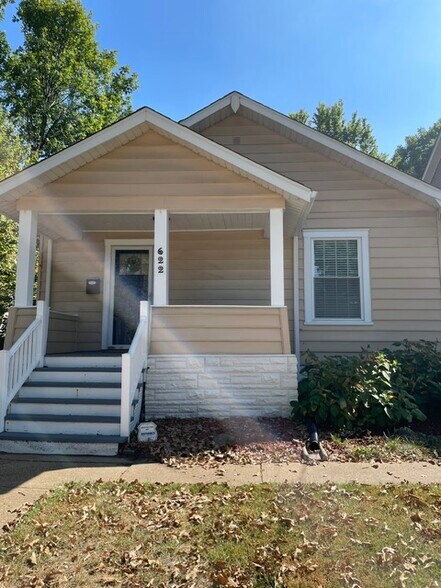 Building Photo - 622 N Forest Ave