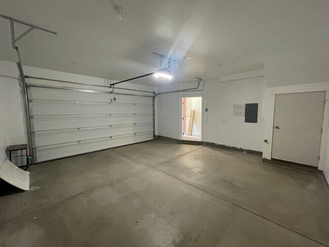 Building Photo - 597 Nichole Ln