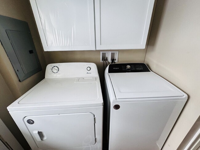 Building Photo - 5626 6th St NE