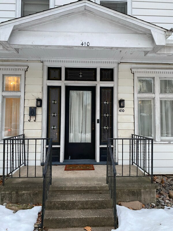 Primary Photo - 410 Broadway St