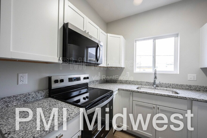 Building Photo - 2810 E Michigan St