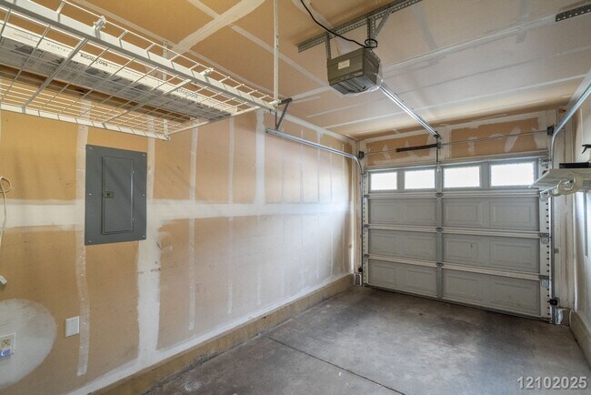 Building Photo - $3500 l 3 Bed / 2 Bath / 2 Parking IN SEA COUNTRY W 12 SOLAR PANELS