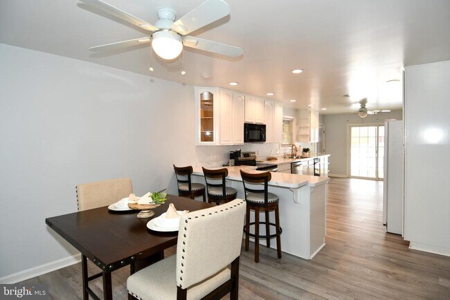 Building Photo - 10049 Meleen Dr